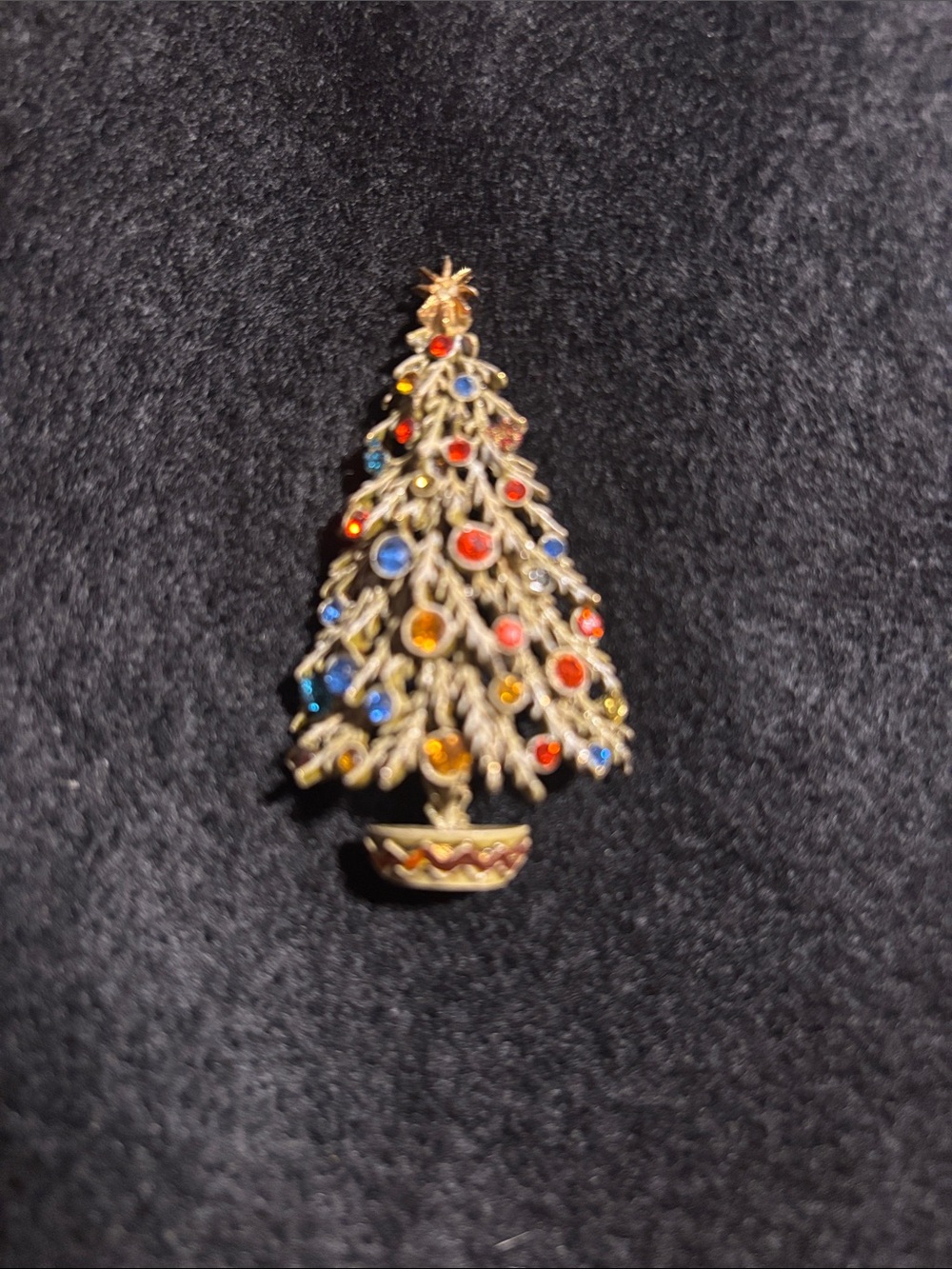 Vintage ART (Arthur Pepper) Gold-Tone Multicolor Christmas Tree Brooch Pin